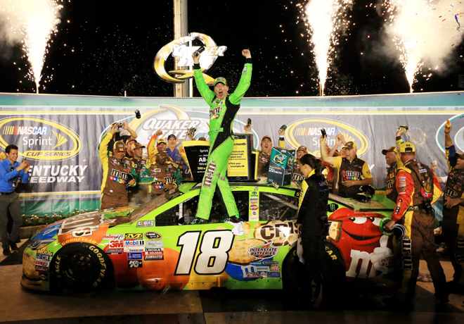 NASCAR - Kentucky 2015 - Kyle Busch en el Victory Lane