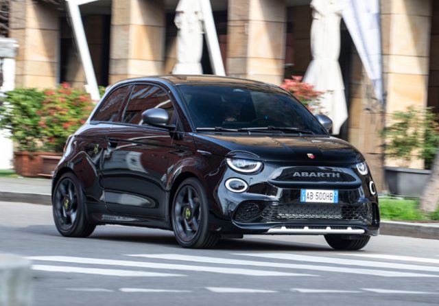 La nueva era Abarth continúa La familia del escorpión se expande con